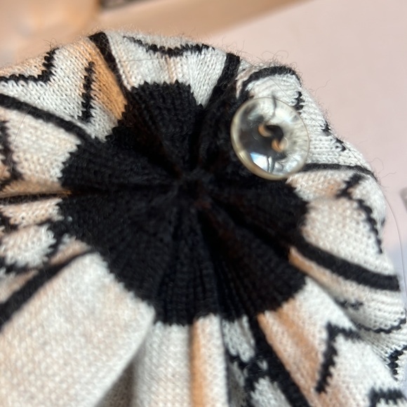 JACQUARD BEANIE by Harricana Canada without fur pom priced accordingly NWT - Picture 8 of 8